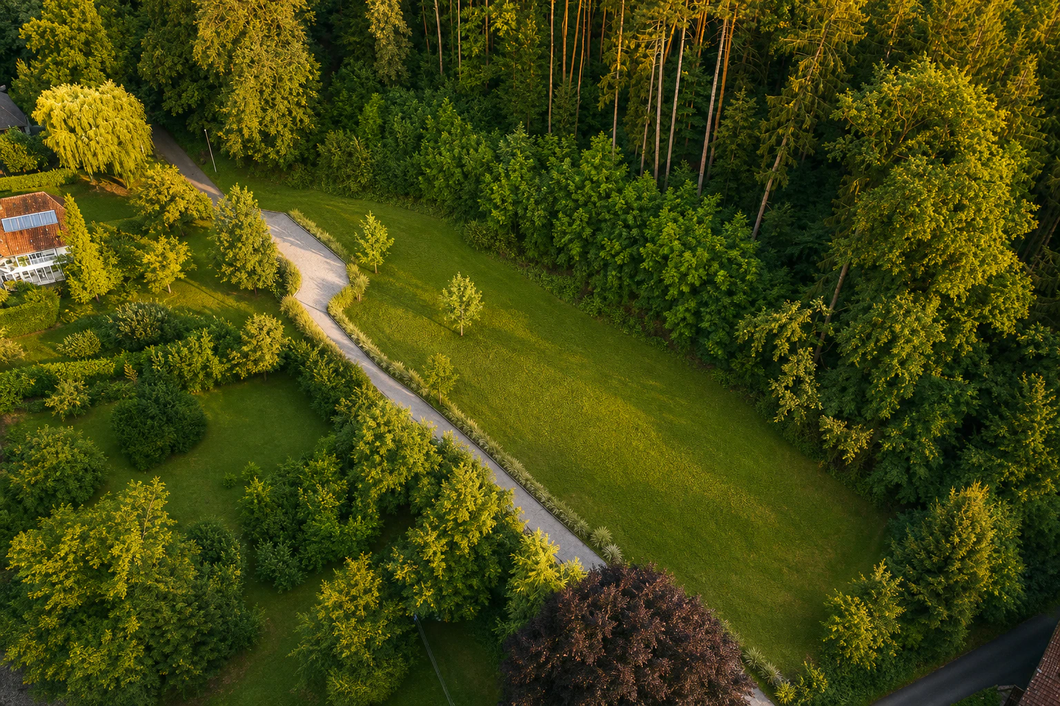 Grundstück in warmer Goldener Stunde